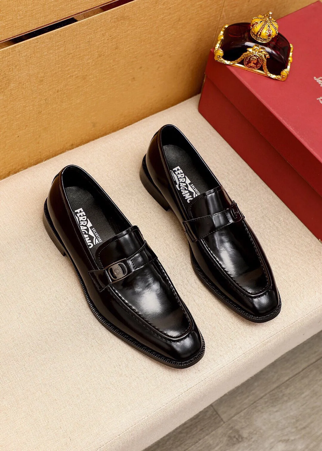 Men's shoes 💰400 💐 Product trademark: Ferragamo "Ferragamo" casual leather shoes Regular size: 39-44 (38.45.46🉑️Customized) Product materials: Selected imported open-edge beaded calfskin upper + classic hardware buckle, imported pig leather lining. Strong three-dimensional visual effect, non-slip and wear-resistant combination outsole Color: 1⃣️color optional